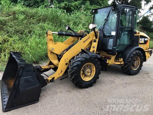 CAT 906M Rataslaadurid