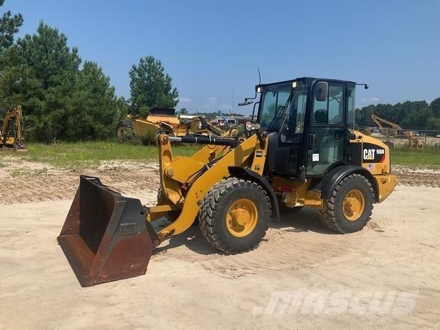 CAT 906M Rataslaadurid