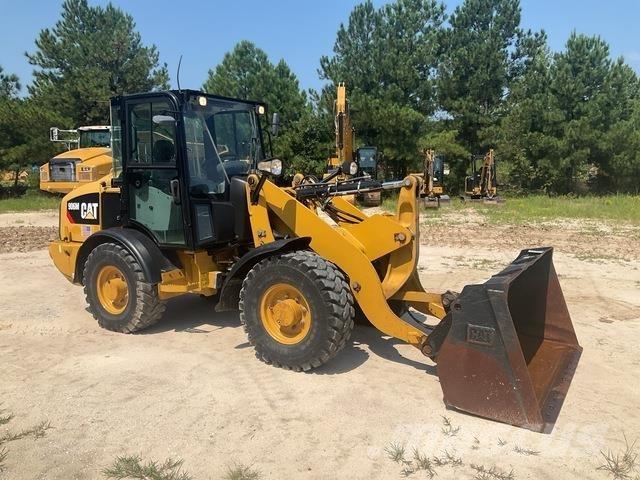 CAT 906M Rataslaadurid