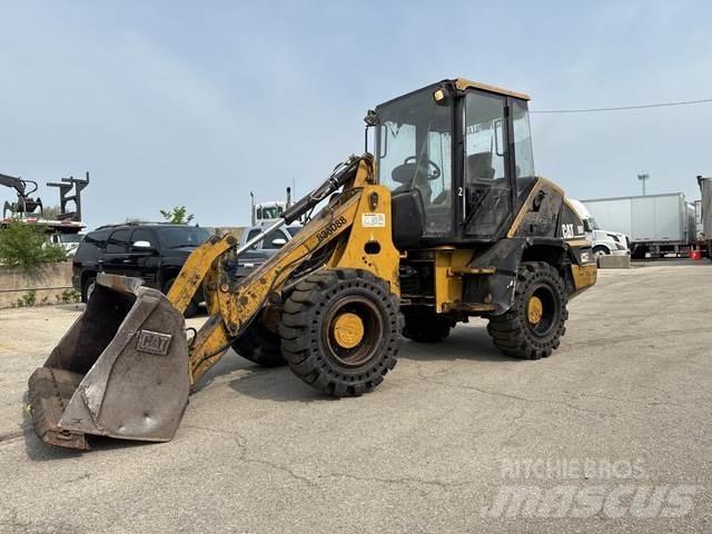 CAT 908 Rataslaadurid