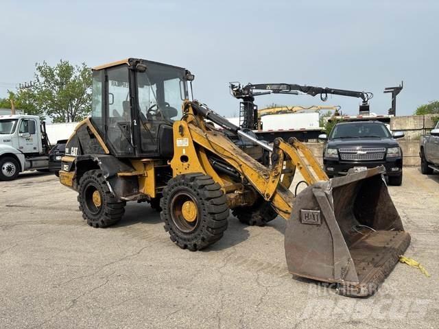 CAT 908 Rataslaadurid