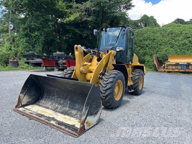 CAT 910 Rataslaadurid