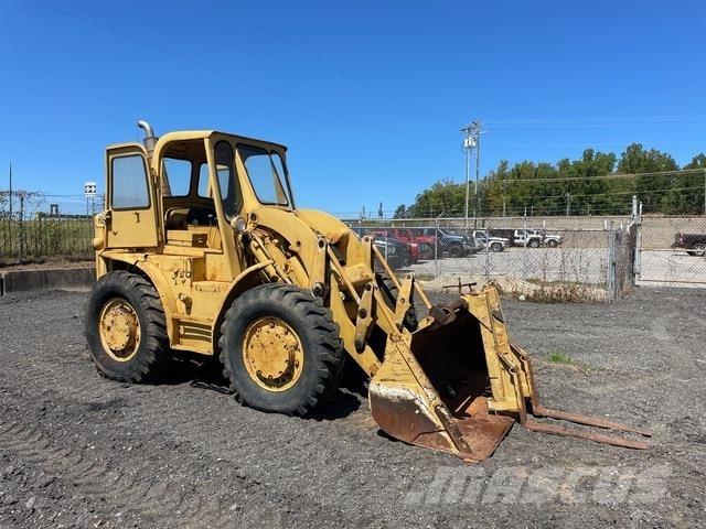 CAT 922 Rataslaadurid