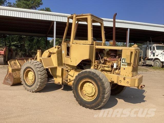 CAT 930 Rataslaadurid