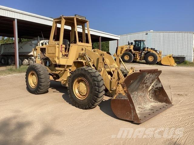 CAT 930 Rataslaadurid