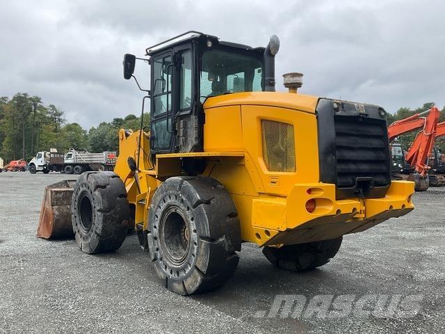 CAT 930M Rataslaadurid