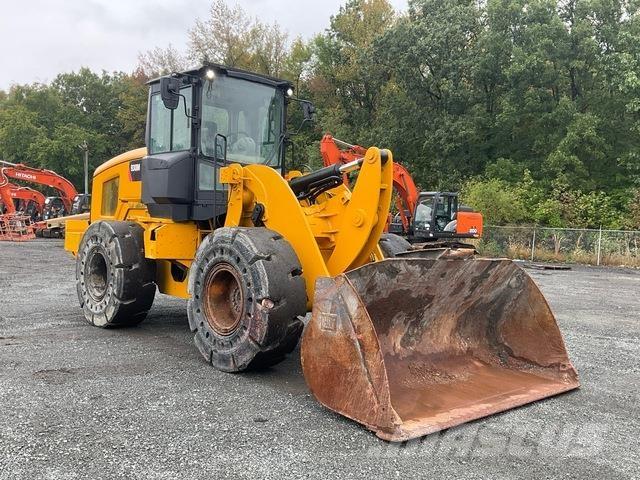 CAT 930M Rataslaadurid