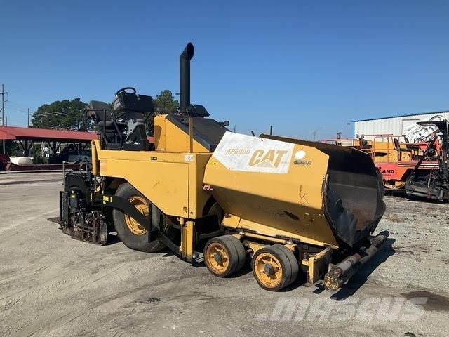 CAT AP-600D Asfaldilaoturid