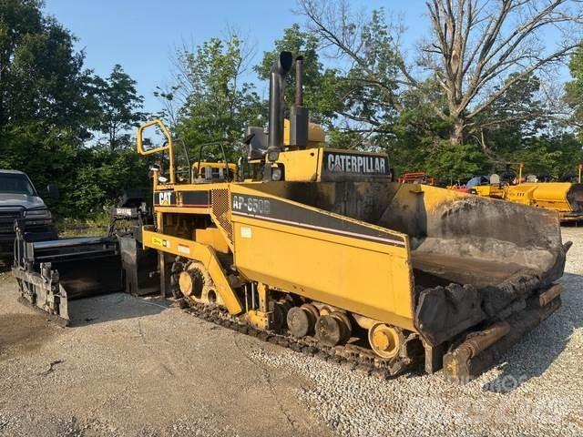 CAT AP-650B Asfaldilaoturid