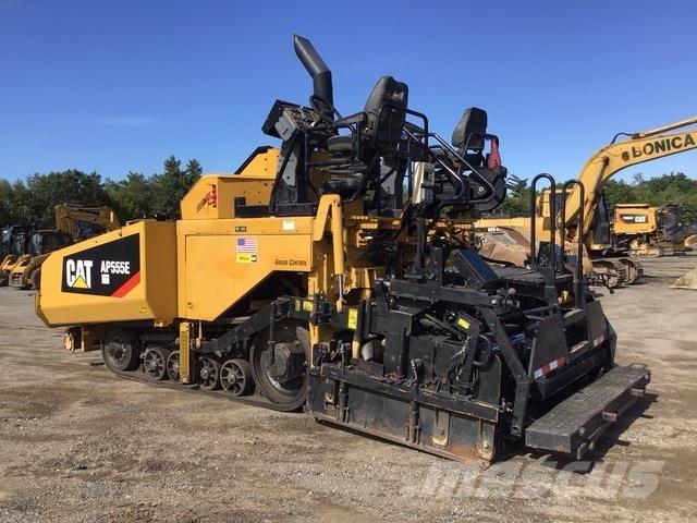 CAT AP555E Asfaldilaoturid
