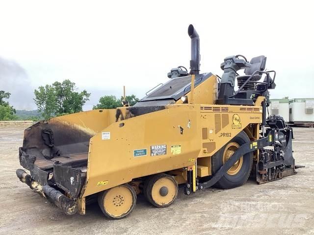 CAT AP600F Asfaldilaoturid