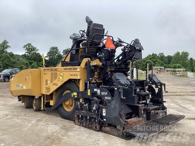 CAT AP600F Asfaldilaoturid