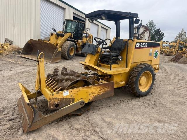 CAT CP-323C Ühe trumliga rullid