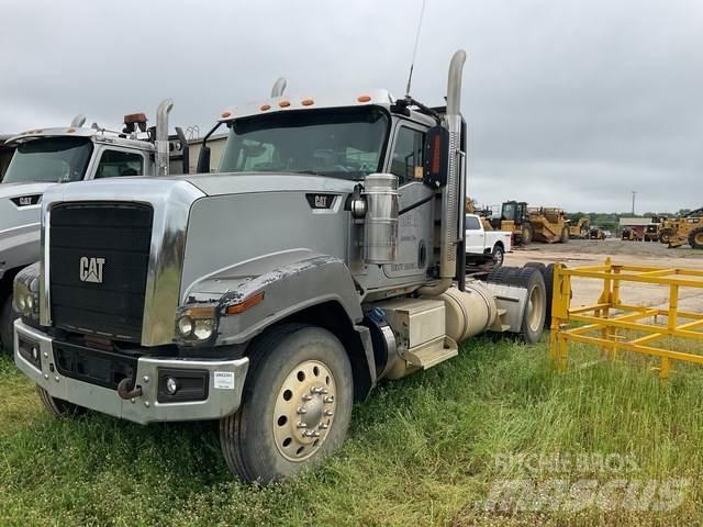 CAT CT680 Sadulveokid