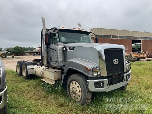 CAT CT680 Sadulveokid