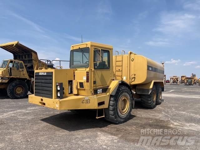 CAT D400D Veepaagiga autod
