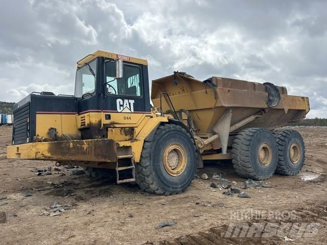 CAT D400E Liigendraamiga pinnaseveokid