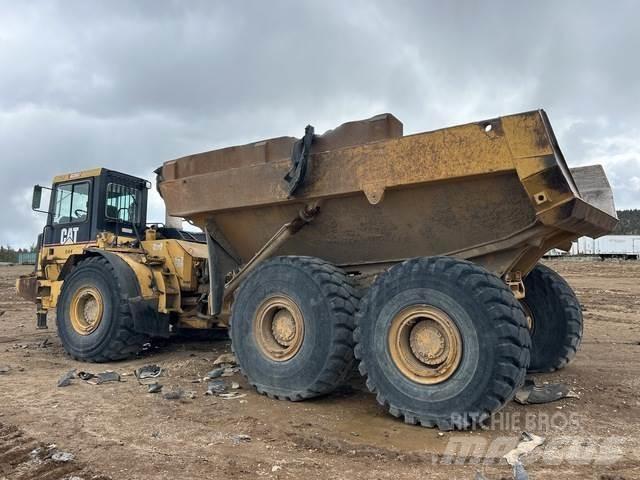 CAT D400E Liigendraamiga pinnaseveokid