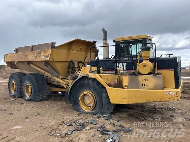 CAT D400E Liigendraamiga pinnaseveokid