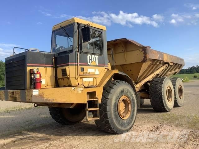 CAT D400E Liigendraamiga pinnaseveokid