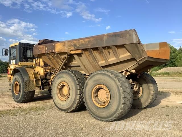CAT D400E Liigendraamiga pinnaseveokid