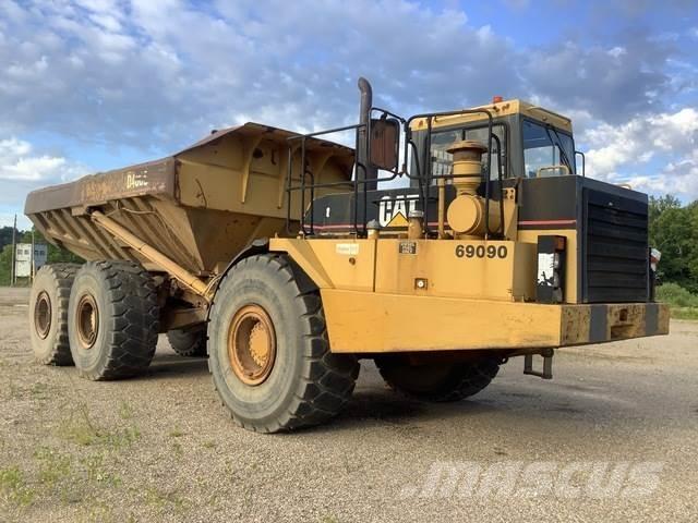 CAT D400E Liigendraamiga pinnaseveokid