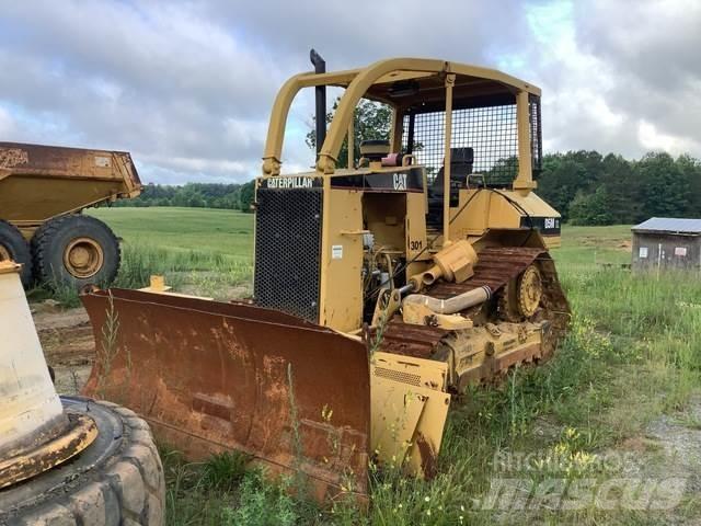 CAT D5M XL Buldooserid