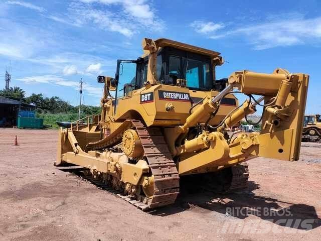 CAT D8T Buldooserid