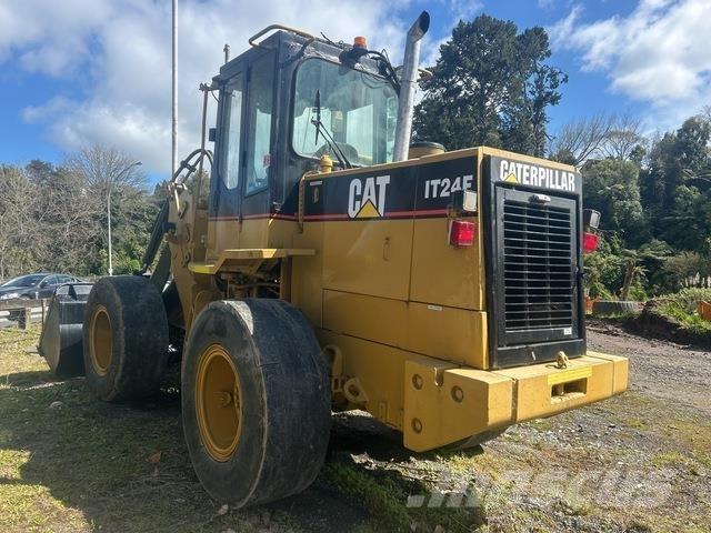 CAT IT24F Rataslaadurid