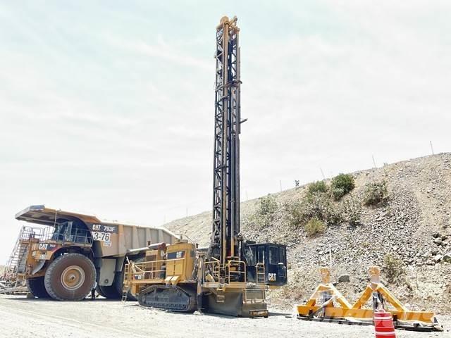 CAT MD6240 Vertikaalsed puurmasinad