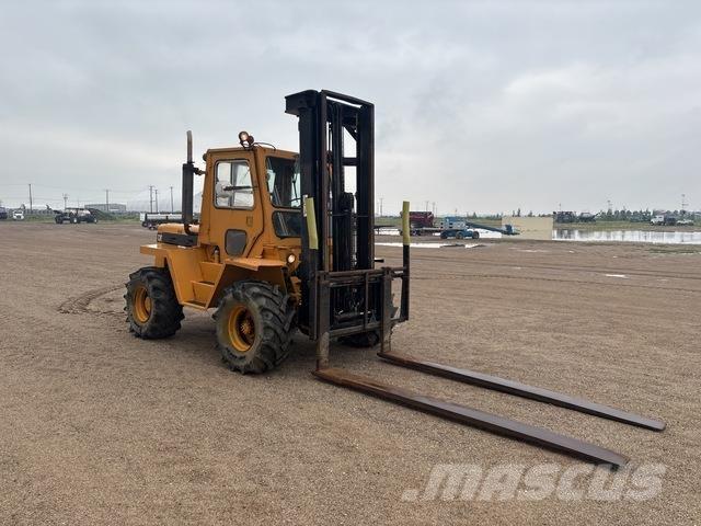 CAT R80 Maastikutõstukid