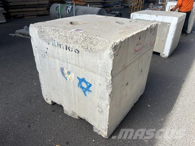  Concrete Block Muu