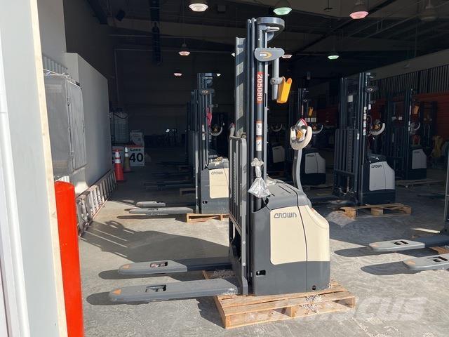 Crown ES 4000 Platvormiga virnastajad