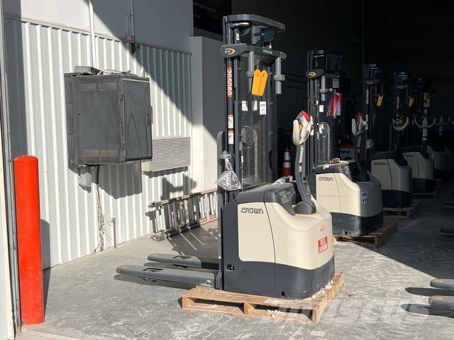 Crown ES 4000 Platvormiga virnastajad