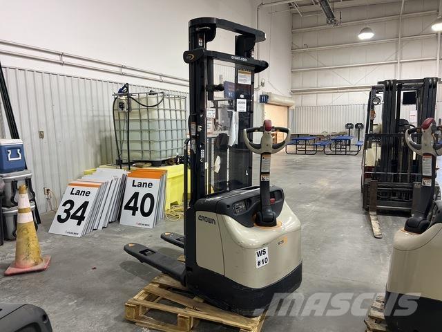 Crown ES 4000 Platvormiga virnastajad