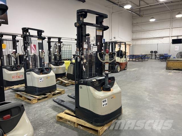 Crown ES 4000 Platvormiga virnastajad