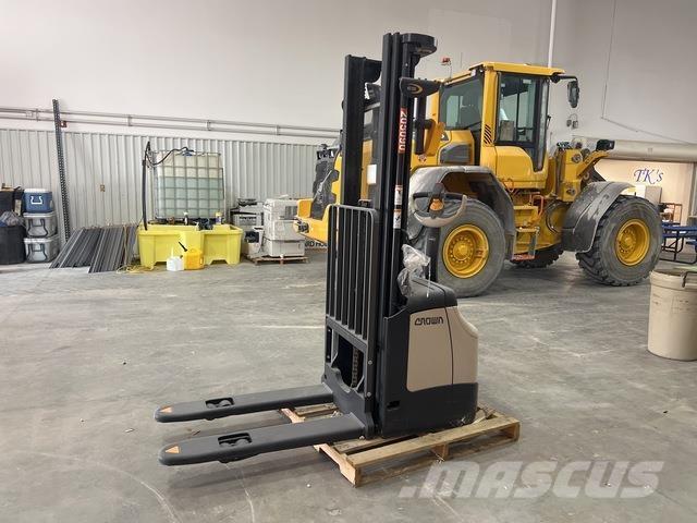 Crown ES 4000 Platvormiga virnastajad