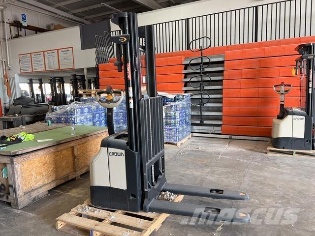 Crown ES 4000 Platvormiga virnastajad