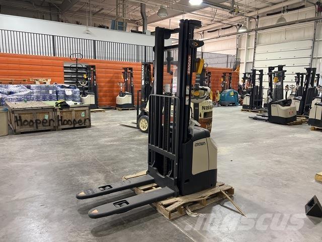 Crown ES 4000 Platvormiga virnastajad