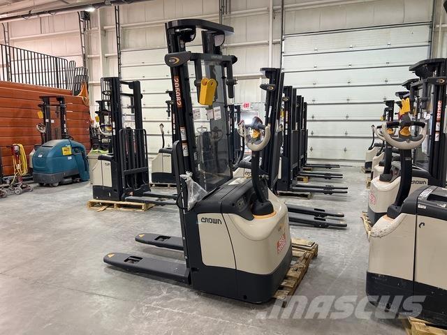 Crown ES 4000 Platvormiga virnastajad