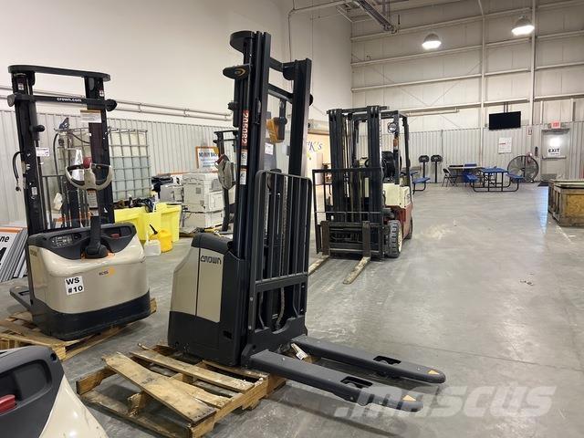 Crown ES 4000 Platvormiga virnastajad