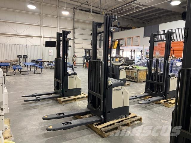 Crown ES 4000 Platvormiga virnastajad