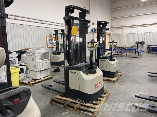 Crown ES 4000 Platvormiga virnastajad