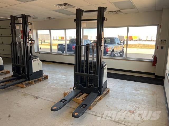 Crown ES 4000 Platvormiga virnastajad