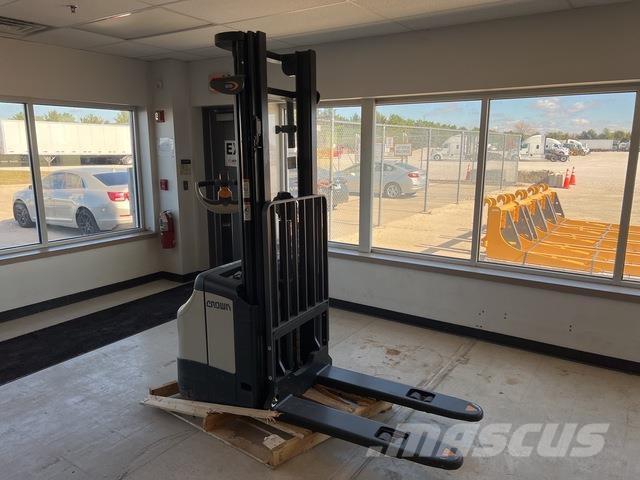 Crown ES 4000 Platvormiga virnastajad