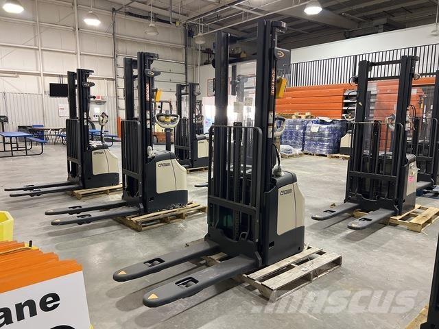 Crown ES 4000 Platvormiga virnastajad