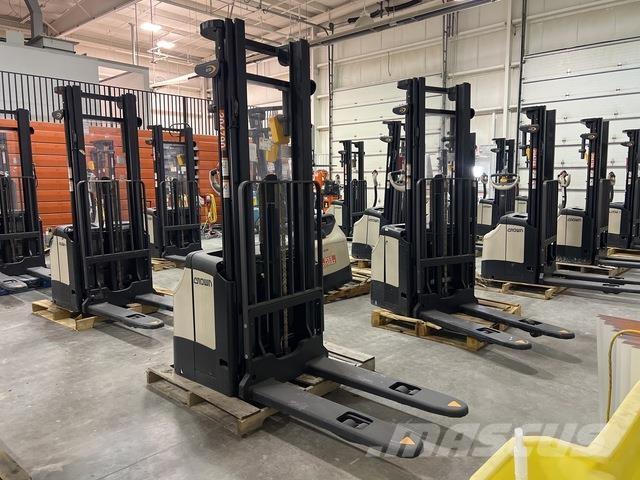 Crown ES 4000 Platvormiga virnastajad