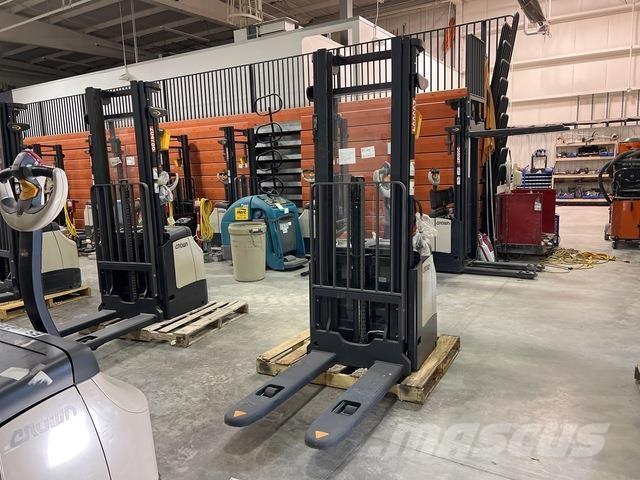 Crown ES 4000 Platvormiga virnastajad