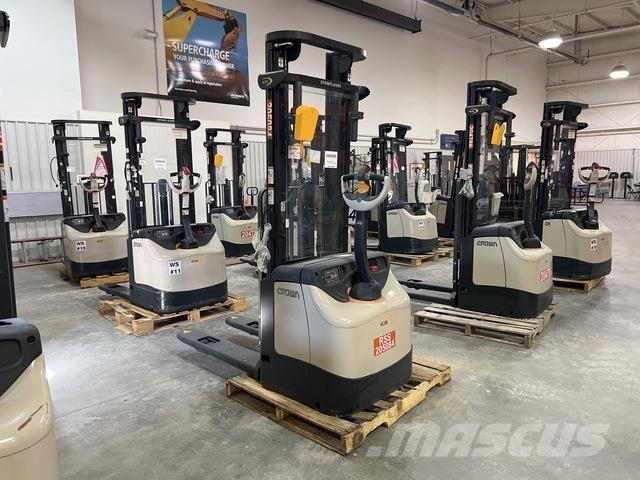 Crown ES 4000 Platvormiga virnastajad