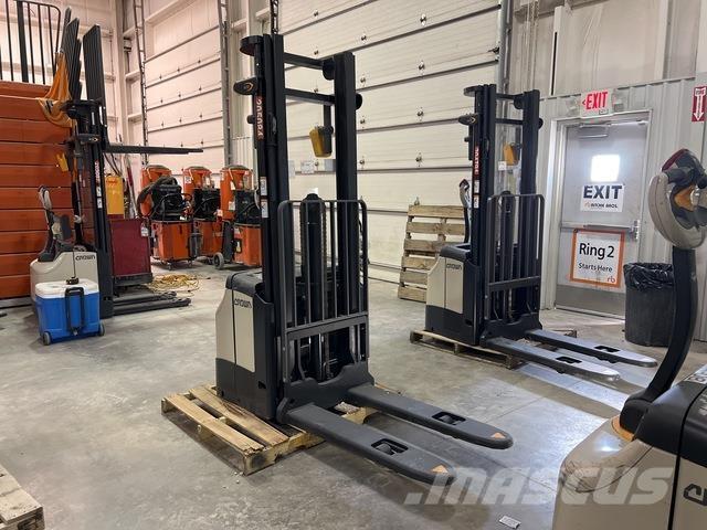 Crown ES 4000 Platvormiga virnastajad